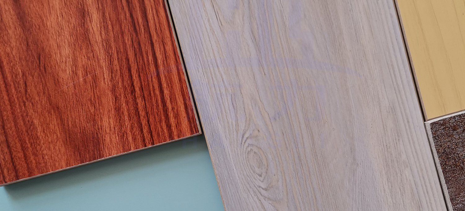 裝飾纖維水泥板。是以硅質(zhì)、鈣質(zhì)材料為主原料，加入多種方法養(yǎng)護(hù)而成的一種新型建筑材料。導(dǎo)電系數(shù)低，是理想的絕緣材料、防火防水、隔熱隔音、質(zhì)輕高強(qiáng)、施工簡(jiǎn)易、經(jīng)濟(jì)美觀、安全無(wú)害、、耐酸堿、壽命長(zhǎng)